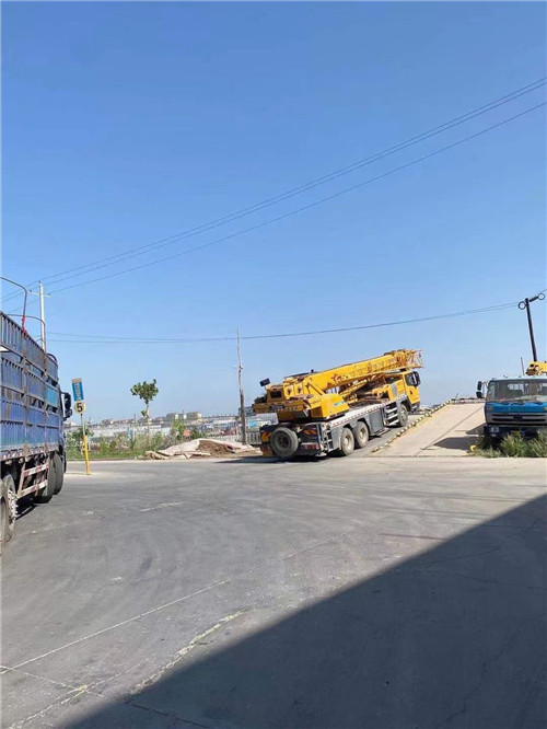 黄浦区25吨吊车的租赁价格大概是多少？